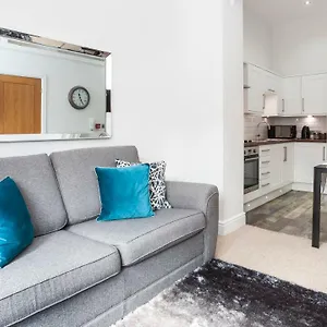 4 The Keyes- Stunning & Stylish With Free Parking Apartment